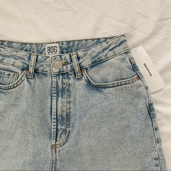 BNWT BDG MOM JEANS - Picture 2 of 4